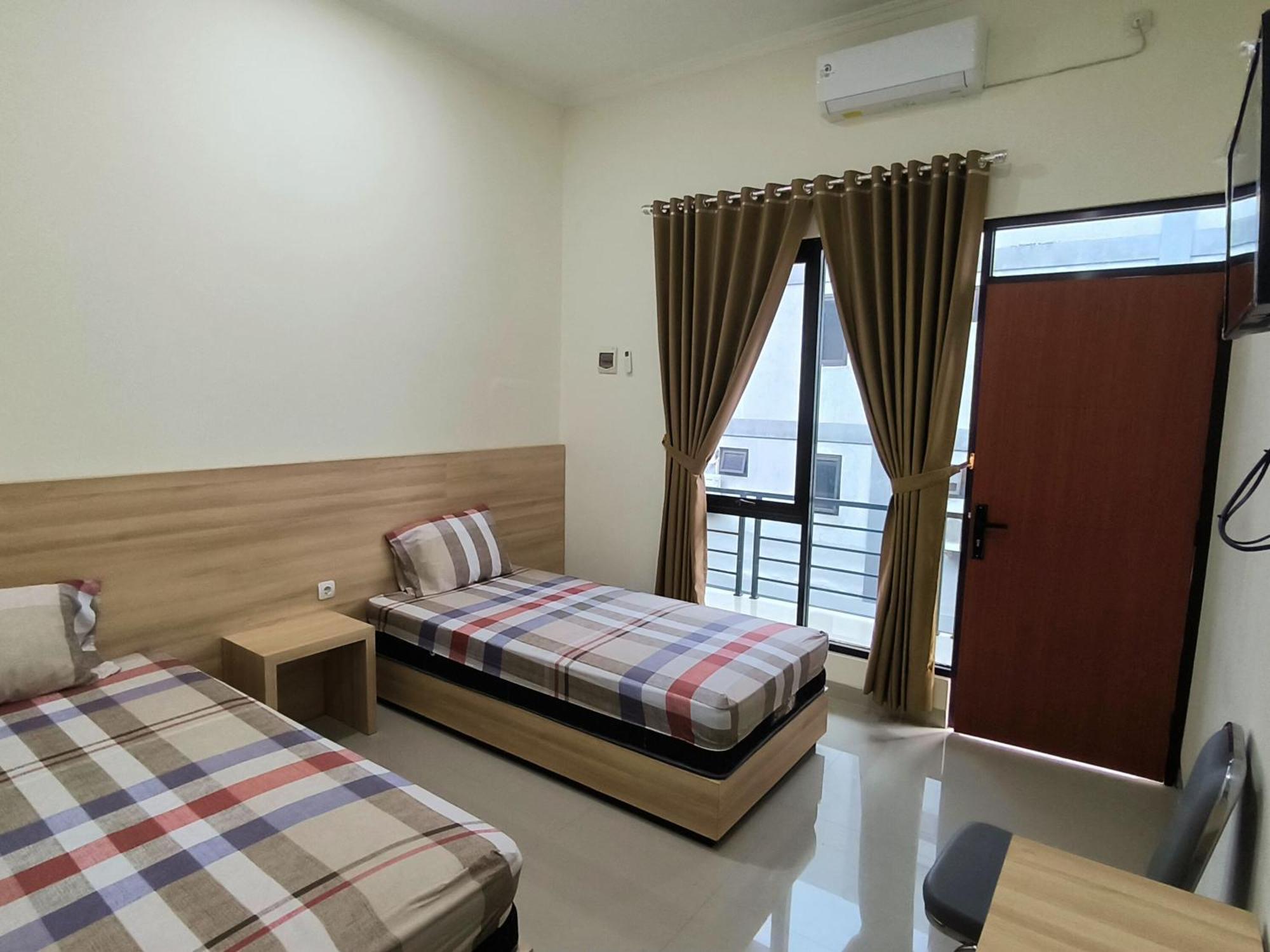 Tentrem Guesthouse Baru Pati Luaran gambar