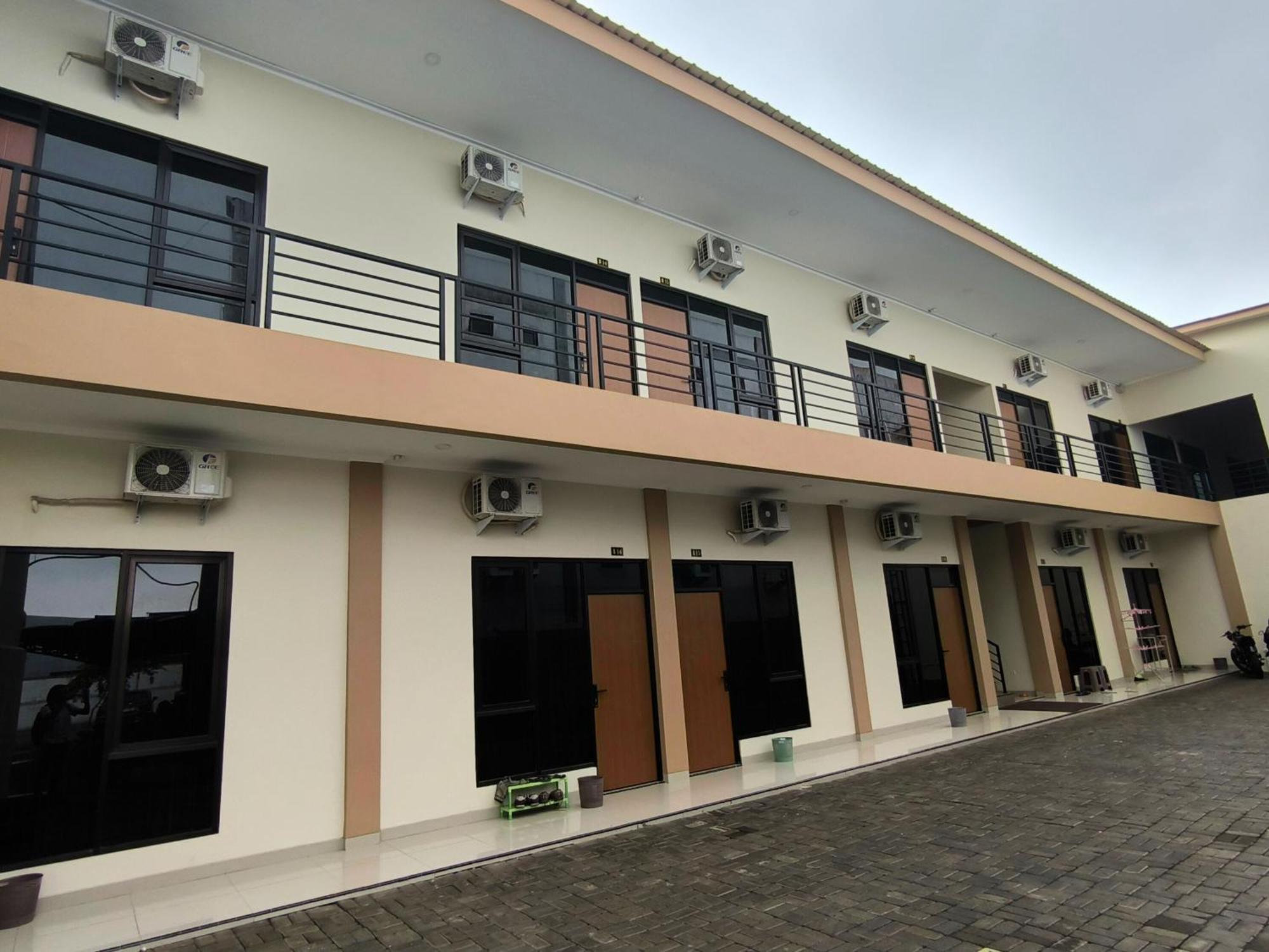 Tentrem Guesthouse Baru Pati Luaran gambar
