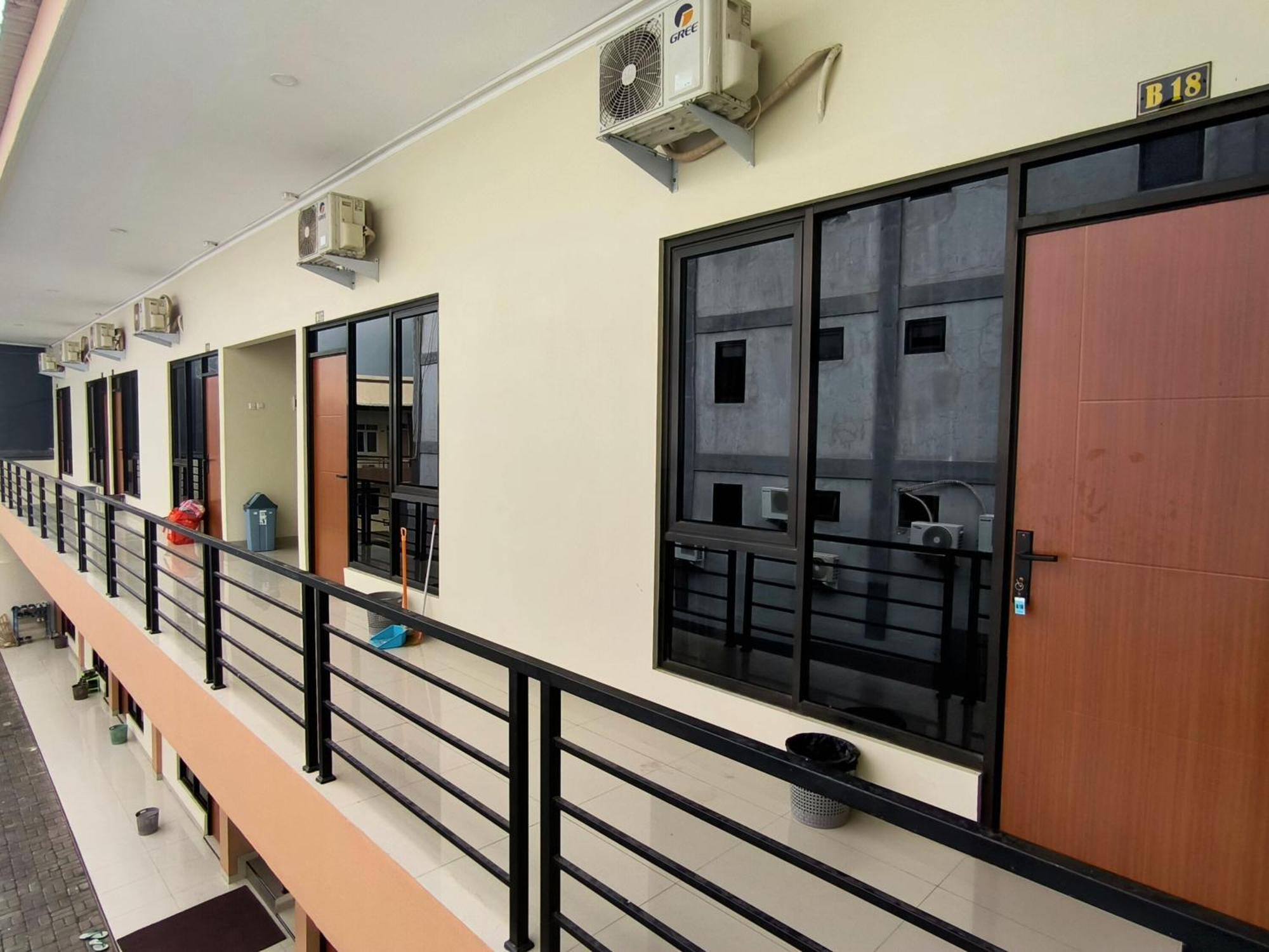 Tentrem Guesthouse Baru Pati Luaran gambar